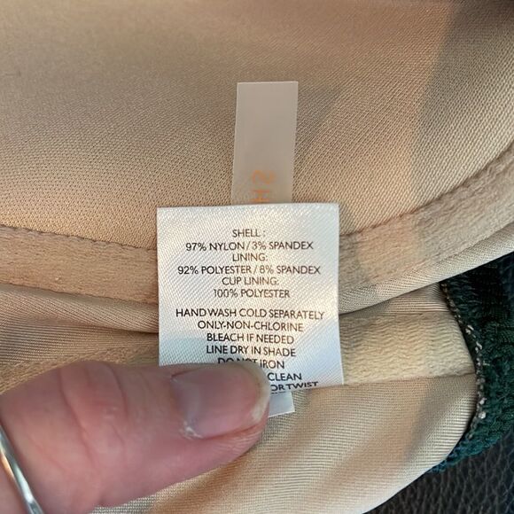 Shade & Shore Green Bikini Top, with adjustable straps, size 36 C, Light Lift - Picture 6 of 6